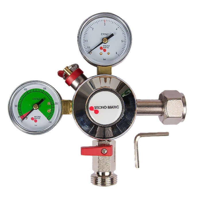 Micro Matic Druckminderer für CO2 & N2 mit Druckanzeigen und Einstellhebel, 3 bar & 7 bar.